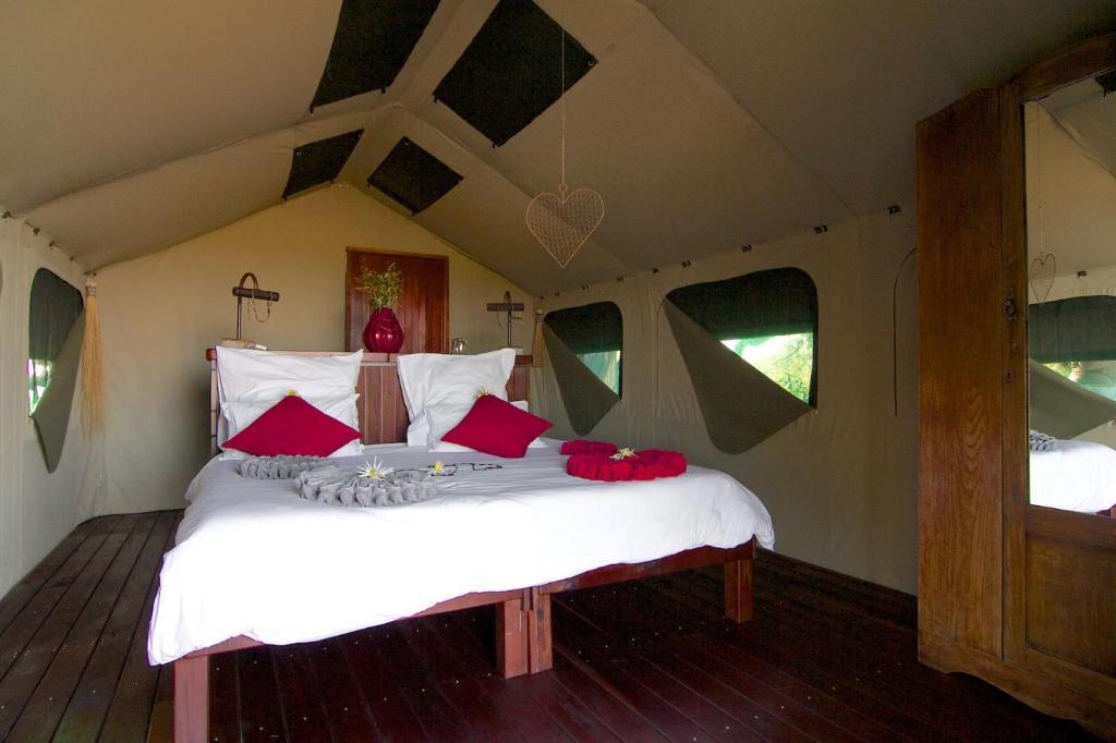 Nkasa Lupala Tented Lodge Sangwali エクステリア 写真